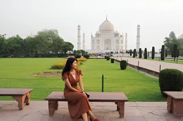 Taj Mahal ticket with guide and tuk-tuk