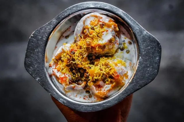 Food tour with more than 15 tastings