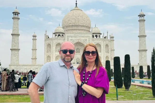 Taj Mahal at sunrise, private from Delhi