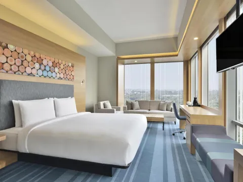 Room of Aloft New Delhi Aerocity in New Delhi