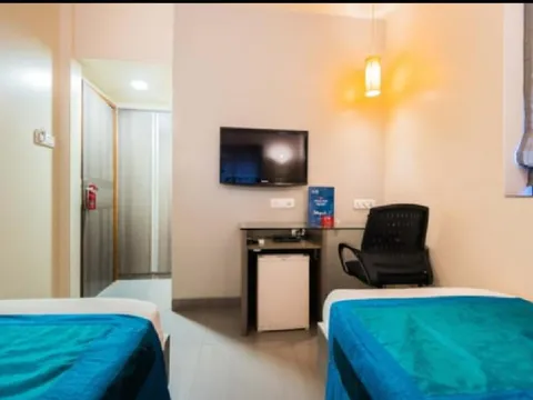 Room of Apollo Guest House in Mumbai