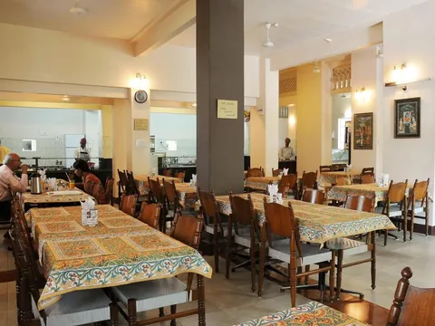 Restaurant of Hotel Arya Niwas in Jaipur