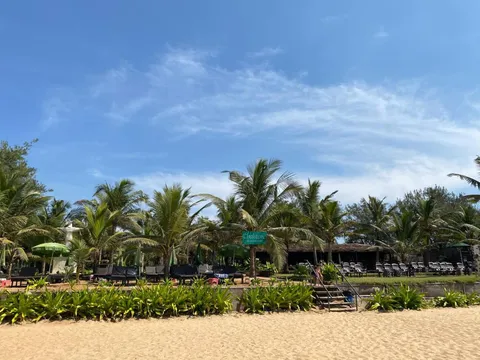 Façade and garden of Chalston Beach Resort in Goa