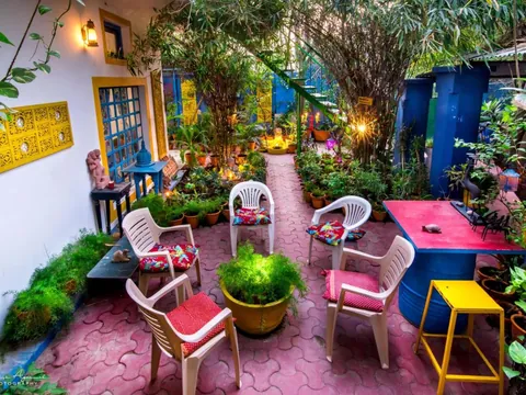 Courtyard of The Coral House Homestay in Agra