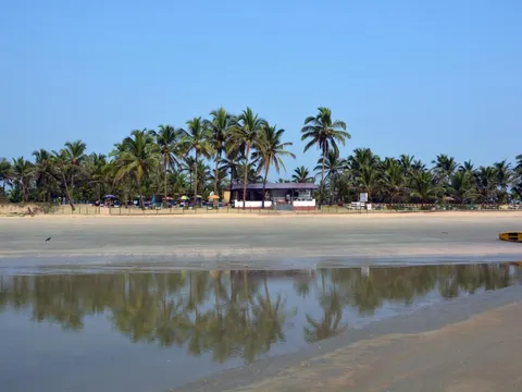 Façade and garden of C Roque Beach Resort in Goa