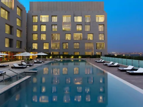 Pool of Holiday Inn New Delhi Aerocity in New Delhi