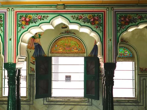 Painted arches of Jaipur Haveli in Jaipur
