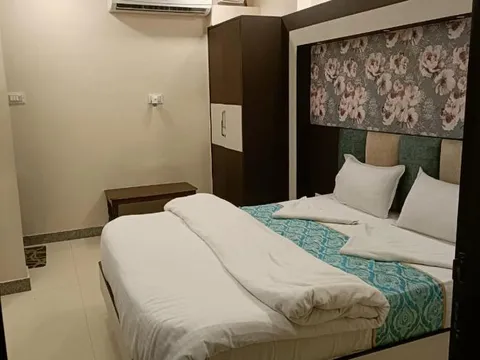 Room with two beds of KS Paying Guest House in Varanasi