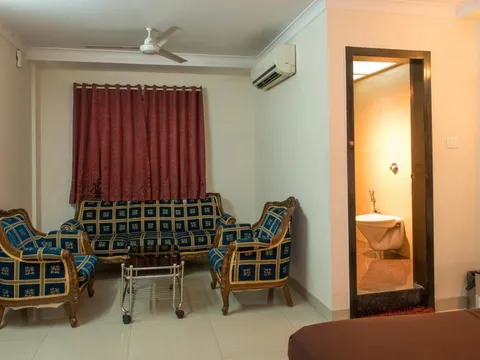 Lounge of Hotel Linkway in Mumbai