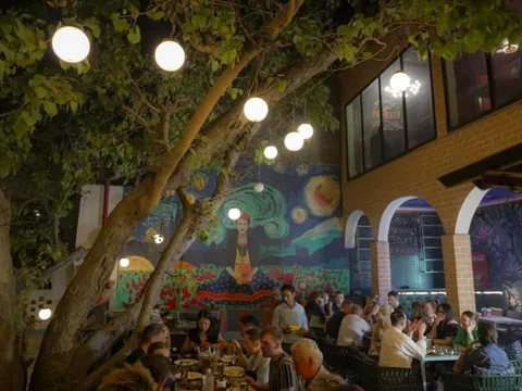 Restaurant in the courtyard of Maya Hotel & Restaurant in Agra