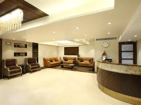 Lobby of Hotel Suba Palace in Mumbai